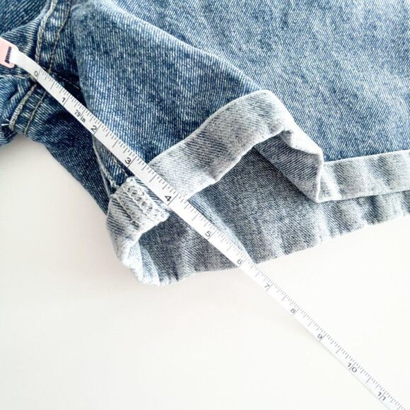 LOST IN LUNAR // The George Shorts // crafted from a 100% cotton denim // Size 8 - Picture 4 of 16